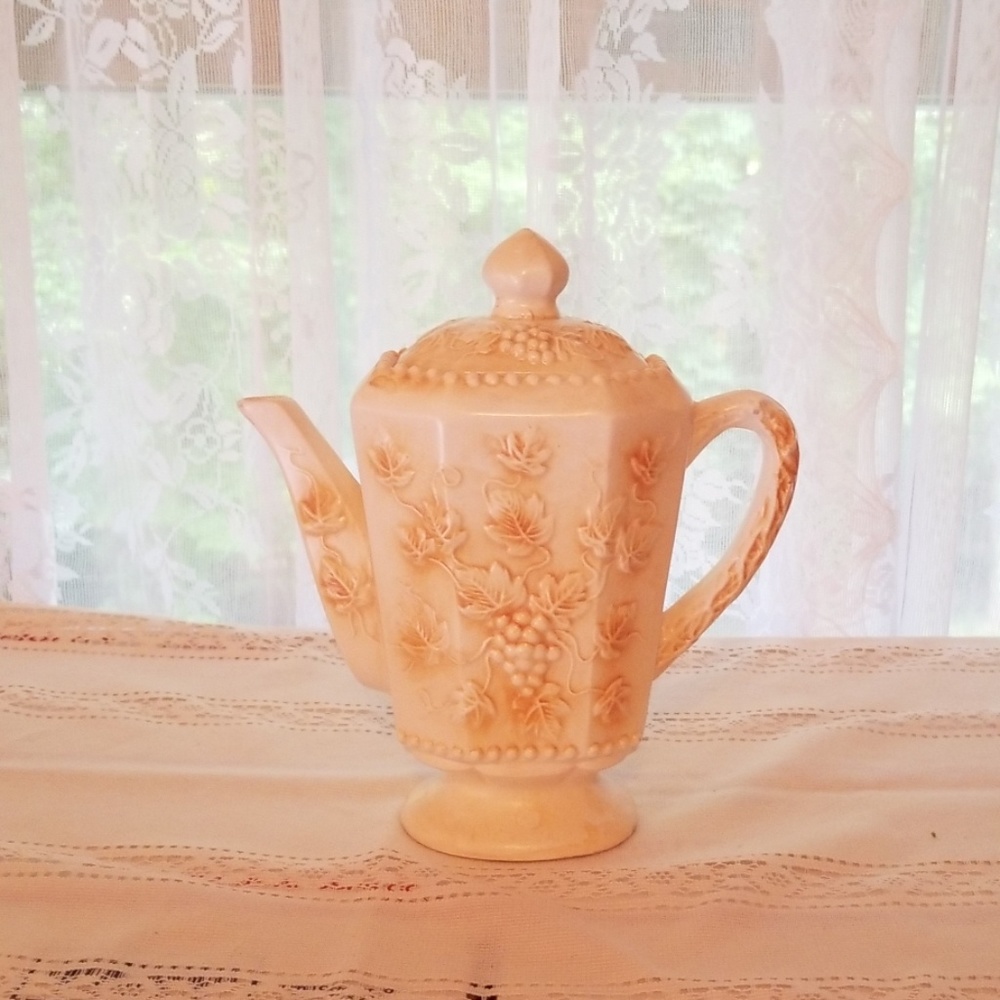 Decorative tea/coffee pot